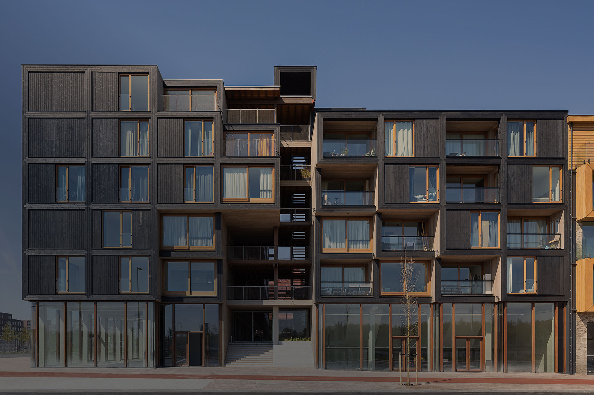 Transacties - Juf Nienke Amsterdam - Raimond Weenink Bedrijfsmakelaardij - 1